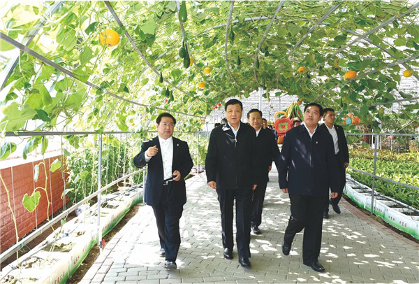劉云山參觀考察廣西玉林“五彩田園”農(nóng)業(yè)嘉年華.jpg