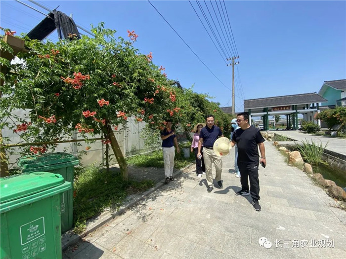 為了幫助園區(qū)的提檔升級，南京市農(nóng)業(yè)農(nóng)村局特委托中農(nóng)富通編制《南京市農(nóng)業(yè)園區(qū)發(fā)展研究報告》，以期從產(chǎn)業(yè)發(fā)展路徑、園區(qū)發(fā)展模式、保障措施等多維度為南京市農(nóng)業(yè)園區(qū)未來三年的發(fā)展做統(tǒng)籌謀劃。 8月19日，中農(nóng)(圖4)