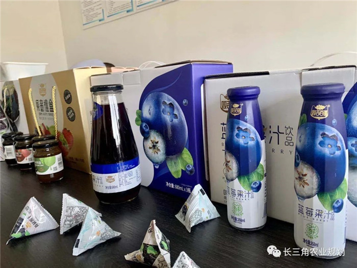 為了幫助園區(qū)的提檔升級，南京市農(nóng)業(yè)農(nóng)村局特委托中農(nóng)富通編制《南京市農(nóng)業(yè)園區(qū)發(fā)展研究報告》，以期從產(chǎn)業(yè)發(fā)展路徑、園區(qū)發(fā)展模式、保障措施等多維度為南京市農(nóng)業(yè)園區(qū)未來三年的發(fā)展做統(tǒng)籌謀劃。 8月19日，中農(nóng)(圖18)